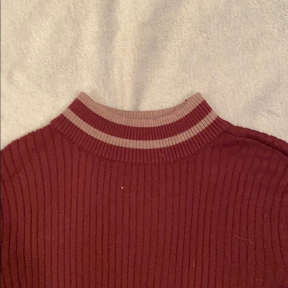 Burgundy Hollister turtle neck (size Medium) - Picture 3 of 4
